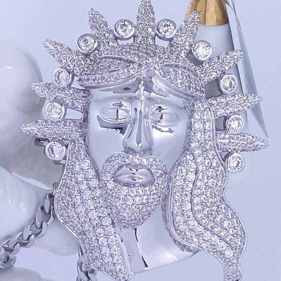 🧡 Icy Jesus Pendant - Picture 2 of 6